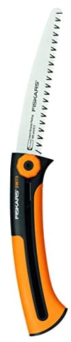 Fiskars Handsäge für frisches Holz, Grobzahnung, Sägeblattlänge: 16 cm, Einziehbar, Rostfreies Stahl-Sägeblatt, Schwarz/Orange, Xtract, SW73, Länge: 35 cm, 1000613