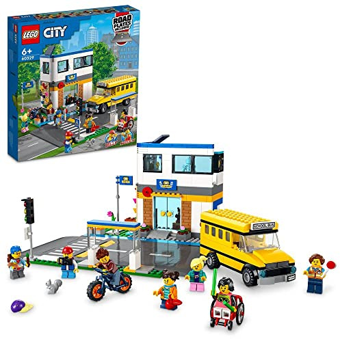 Lego 60329 City Schule mit Schulbus, 2 Klassenzimmern und Straßenplatten, Abenteuer-Spielzeug ab 6 Jahre für Mädchen und Jungen, Schultag in der Stadt, Geschenk für Kinder