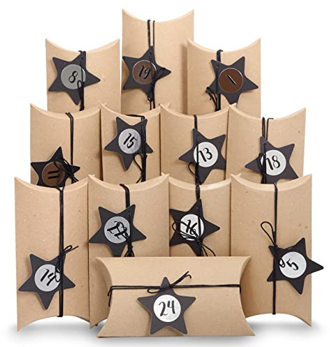 Papierdrachen Adventskalender 2025 - braune Pillowboxen mit silbernen Zahlenstickern und schwarzen Sternen und Band - DIY Set zum Befüllen