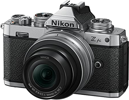 Nikon Z fc Kit DX 1:3.5 Plus DX 1:4.5-6.3 VR (20.9 MP, OLED Sucher mit 2.36 Mill. Bildpunkten, 11 Bilder pro Sek, Hybrid AF mit Fokus-Assistent, 4K UHD-Video), Silber/Schwarz, 16-50 mm, 50-250 mm