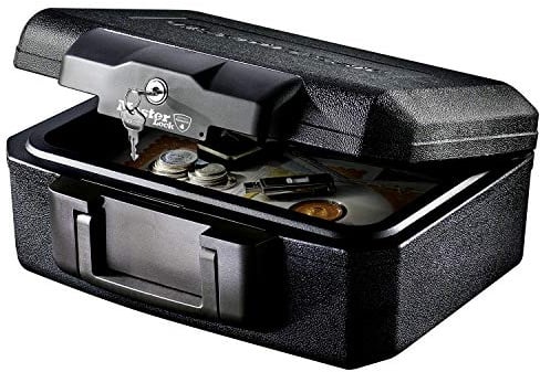 Master Lock Tresor Feuerfest und Wasserdicht mit Schlüssel, Dreifacher Schutz - Flug, Feuer und Flut, 5L, 15.5 x 36.2 x 28.4 cm