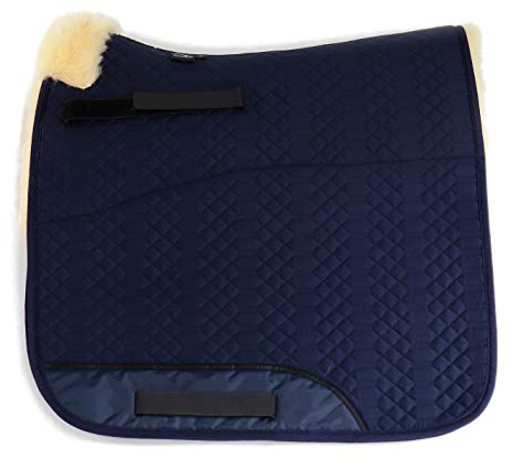 Engel Reitsport | SCHABRA1-D-MAR-MED | Schabracke | Steppstoff | Lammfell im Sattelbereich | Half Lined | Fellkranz vorne | Dressur | Stoff Marine Fell med.