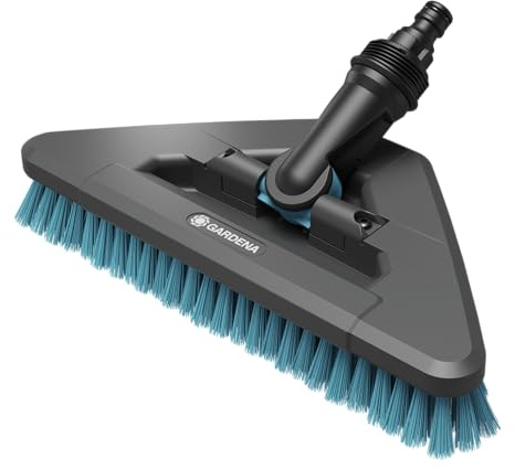 Gardena Cleansystem Stielbürste hard flex: Bürste zum Reinigen von unempfindlichen Oberflächen, Dreiecksform, harte Borsten, Anschluss an Cleansystem Stiel, für größere Flächen (18814-20)