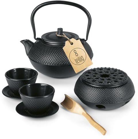 Lumaland Tee Set 8-teilig | 1,4 Liter Gusseiserne Teekanne Tetsubin | Stövchen aus Gusseisen | 2 Teebecher & 2 Untersetzer | Japanisches Teeset Inkl. Bambus Dosierlöffel & Edelstahl Sieb