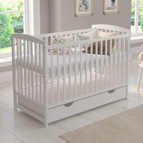 Love For Sleep Babybett 120x60 cm Weiß – Beistellbett mit Schublade und Matratze – Mitwachsendes Gitterbett aus Holz – Kinderbett Modell Jacob
