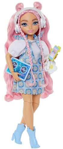 Barbie Dream Besties Puppe und Accessoires, bewegliche Daisy Jean-Modepuppe mit ausziehbaren Moden und welligem, pinkem Haar, 9 Teile zum Thema DJ und Musik, JDD74