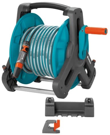 Gardena Classic Wand-Schlauchtrommel 50 Set: Mobile Schlauchtrommel, platzsparend an der Wand montierbar und jederzeit abnehmbar, mit 20 m Schlauch, Spritze und Systemteilen (8009-20)