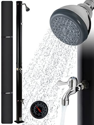 Arebos Solardusche 20 L Schwarz | Gartendusche | bis 60 °C | Außendusche Outdoor | Fußdusche | Gartenschlauch-Anschluss | inkl. Abdeckhaube | solarbeheizt