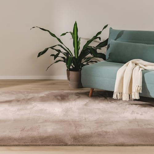 benuta Basic Kunstfaser Fellteppich Furry - Taupe 60x120 cm - Weicher Wohnzimmerteppich - Anti-Rutsch-Rückseite - Waschbar - Für Fußbodenheizung geeignet