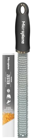 Microplane Zester Küchenreibe in Schwarz für Zitrusfrüchte, Hartkäse, Ingwer, Schokolade & Muskatnuss mit feiner Edelstahlklinge - Made in USA