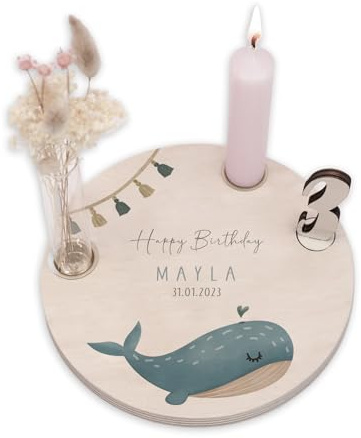 Personalisierter Geburtstagsteller aus Holz mit Kerzenhalter, Vase & Jahres Zahlen - Geburtstagsdeko mit Name - 1. Geburtstag Baby & Kinder Geschenk - ⌀16 cm x 12mm - hellomini (Wal)