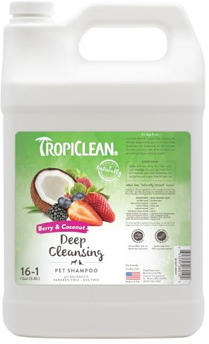 TropiClean - Reinigendes & feuchtigkeitsspendendes Hunde- und Katzenshampoo - Hergestellt aus natürlichen Inhaltsstoffen - Beere & Kokosnuss, 3,8 L