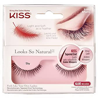 KISS Looks So Natural "Shy" False Lashes – Natürliche künstliche Wimpern zum Aufkleben, leicht & soft, mit Tapered End Technology für echten natürlichen Salon-Look