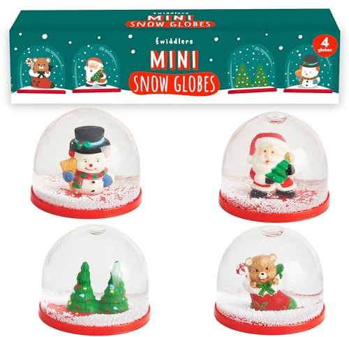 THE TWIDDLERS 4 Mini Schneekugeln Weihnachten (6cm) – Kleines 4er Set Figuren (Schneemann, Santa, Teddy) – Ideal als Adventskalender-Füllung, Wichtelgeschenk & Tischdeko – Bruchfest