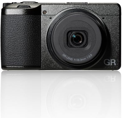 Ricoh GR IV Premium-Kompaktkamera [Brennweite 28 mm] [25,7 MP APS-C-CMOS-Sensor] [~ 0,6 s Schnellstart] [Schneller Autofokus] [ISO 204800] [Die ultimative Schnappschusskamera]