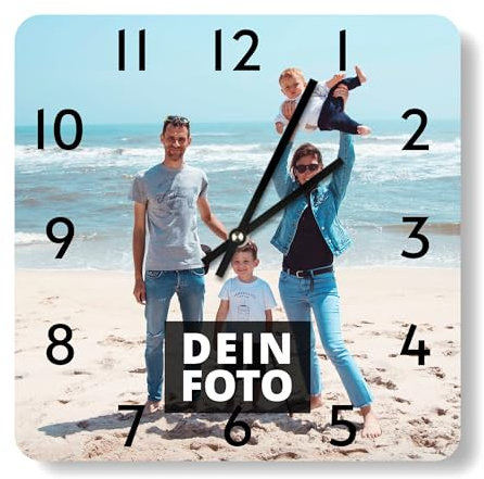 PhotoFancy® - Uhr mit Foto Bedrucken - Quadratische Fotouhr aus Kunststoff - Wanduhr mit eigenem Motiv selbst gestalten (26 x 26 cm, Design: Klassisch schwarz/Zeiger: weiß)