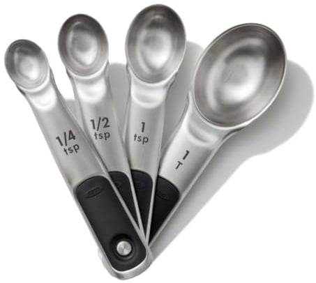 OXO Good Grips Edelstahl-Messlöffel mit Magnetverschluss, 4 Stück