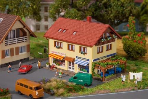 FALLER Metzgerei/Bäckerei Modellbausatz mit 179 Einzelteilen 114 x 73 x 76 mm I Modelleisenbahn Zubehör N I Modelleisenbahn Metzgerei mit Schaufenster
