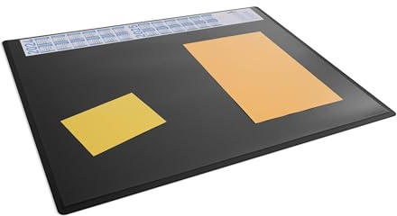 Durable Schreibunterlage mit Jahreskalender, 65 x 50 cm, schwarz | Schreibtischunterlage mit transparenter Kantenabdeckung, rutschfeste Unterlage aus PP, für Home Office