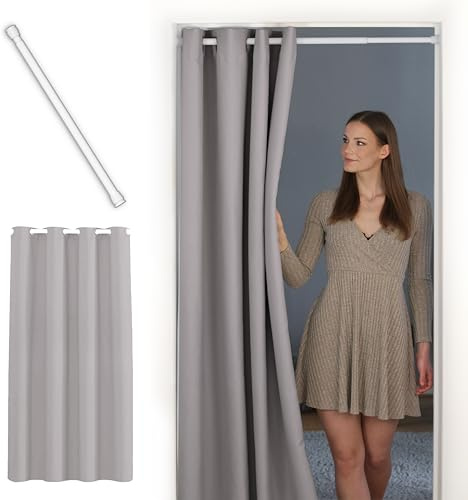 tinycurtains, Thermo Türvorhang mit Teleskopstange, einfache Montage in nur 1 Minute ohne Bohren (Türgardine hellgrau H195 x B150 cm + Stange weiß B55-90 cm)