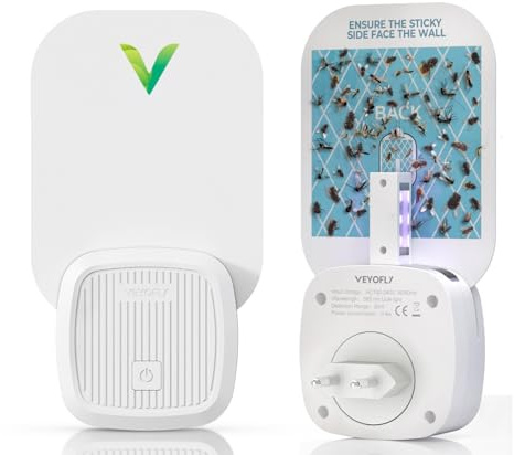 VEYOFLY Indoor Fliegenfalle – Steckdosen-Fliegenfalle für Fruchtfliegen und Stubenfliegen – Geruchlos und sauber (1 Gerät + 3 Klebefallen)