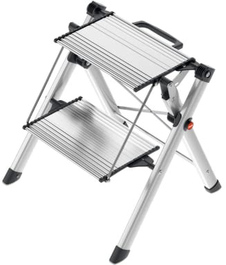Hailo MK80 ComfortLine Alu-Klapptritt-Leiter - 2 große Stufen bis 150 kg - Komfort-Trittleiter mit Tragegriff mit integrierter Entriegelungsfunktion - Füße mit Soft-Grip-Sohle - rostfrei - Silber