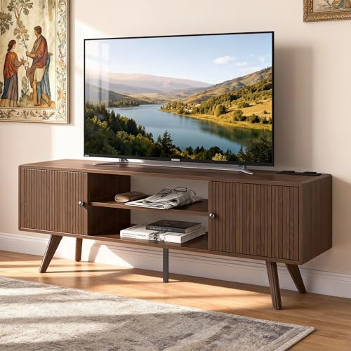 Nussbaum TV Schrank Holz 140cm lang – Lowboard Stehend mit 2 Staufächern & 2 Offenen Regalen, TV Sideboard Wohnzimmer für 60 Fernseher,TV Cabinet Fernsehtisch Holz aus P2-Platte Beine aus Massivholz