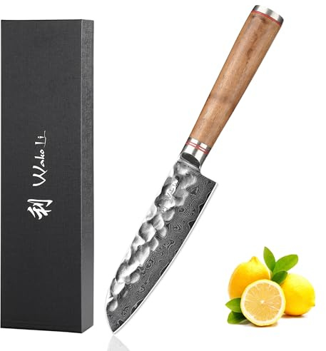 Wakoli Nussbaum Santoku mit 12 cm Klinge, 67 Lagen Damaststahl, VG10 Kern | Hammerschlag, Nussbaumholzgriff, 23,5 cm Gesamtlänge, 15° V Schliff beidseitig, 60 ± 2 HRC, Geschenkbox für Gemüse und Obst