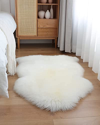 YIHAIC, Kunstfell, Teppich aus Schafsfell, dekorativ, lange Haare, Imitat aus Baumwolle, perfekt als Bettvorleger, Badezimmer-Teppich oder fürs Sofa 60 x 90 cm Bianco