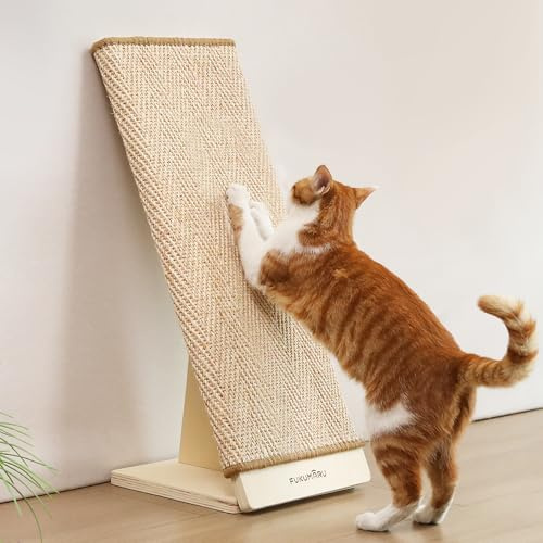 FUKUMARU Kratzbrett Katzen, 65 cm Natürliche Sisal-Kratzsäule mit Rampe, Austauschbare Kratzmatte, Robuster Holzrahmen in L-Form Kratzer, Katzen Kratzmöbel-Schutz