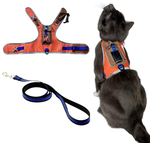 TRAVEL CAT The Pathfinder Katzengeschirr mit GPS-Tracker-Tasche – Powered by Tractive – ausbruchsicheres Katzengeschirr für kleine, orange, topografisches Muster