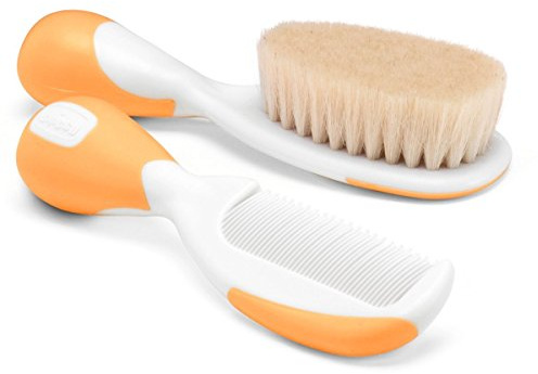 Chicco Set Baby-Haarbürste und Kamm, Babybürste mit weichen Naturborsten, Kamm mit abgerundeten Spitzen, rutschfester Griff, Baby Party Geschenk - Neugeborenenbedarf ab 0 Monaten