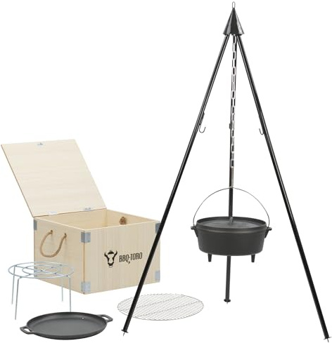 BBQ-Toro Dutch Oven Set 6-teilig mit Holzkiste | Schwarz | Rundes Gusseisen Kochgeschirr Set mit 6 QT, Pfanne, Grillrost, Untersetzer & Dreibein | Outdoor Kochset, Dreibein Kessel, Grillpfanne