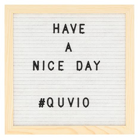 QUVIO Letterboard - Mit Buchstaben - Holz und Filz - Weiß - Mit Ständer - Mit Rahmen - 16 x 25,5 x 25,5 cm (lxbxh)