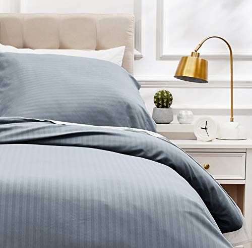 Amazon Basics Bettwäsche 135x200 2teilig Mikrofaser, Bettbezug 135 x 200 cm & 1 Kissenbezug 80 x 80 cm, mit Druckknöpfen, Dunkelgrau, Gestreift
