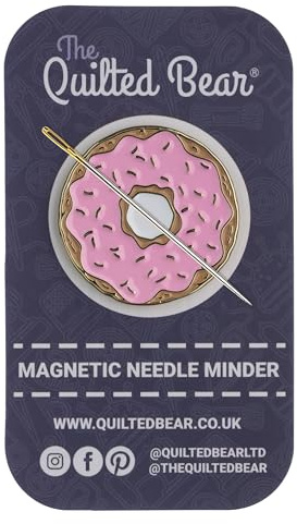 The Quilted Bear Nadelhalter – Magnetischer Emaille-Nadelhalter für Nähnadeln, Sticknadeln, Kreuzstichnadeln, Sichere Konstruktion verhindert den Verlust von Nadeln und Stiften (Krapfen)