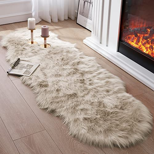 Tangsoo Weicher Flauschiger Läufer, beige, Kunstfell-Teppich, zotteliger Couchbezug, Sitzkissen, pelziger Teppich neben Teppichen für Schlafzimmer, Boden, Sofa, 60 x 180 cm (Schaffell-Form, Beige)