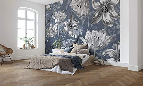 Komar Vlies Fototapete Merian Blue - Größe: 350 x 250 cm - 7 Bahnen, Bahnbreite 50 cm - Blumen, Blumenmotiv, Schlafzimmer, Tapete, Designtapete - X7-1041