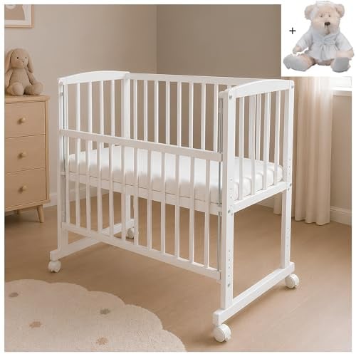 Baby Delux Baby Beistellbett weiß 90x40 cm Babybett Stubenwagen höhenverstellbar mobil mit Rädern und Matratze inkl. Kuscheltier Teddy