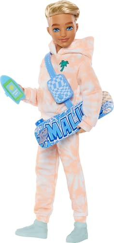 Barbie Dream Besties Puppe und Accessoires, bewegliche Ken-Modepuppe mit ausziehbaren Moden und blondem Haar, 9 Teile zum Thema Sommer und Skateboard, JDD75