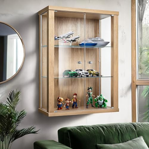 K-Möbel Hängevitrine Glas (80x60x25cm) - Made in Germany - Glasvitrine hängend mit 2 höhenverstellbaren Glasböden aus ESG in Buche - Schrank mit Glastüren - Wandvitrine - Display Cabinet