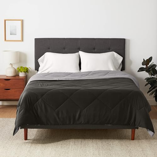 Amazon Basics Ganzjahresdecke, 4 Jahreszeiten Waschbare Bettdecke Ohne Bezug, Wendbare Tagesdecke aus Mikrofaser, 140 x 200 cm, Grau/Schwarz