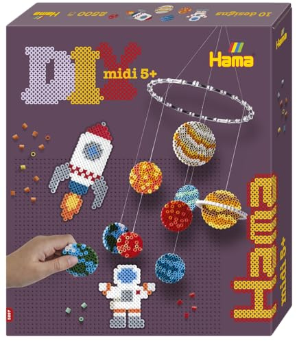 Hama Perlen 3257 Bügelperlen Weltraum, Geschenkpackung mit ca. 2.500 Midi-Perlen, 2 Stiftplatten, Mobile-Ring, Schnur, Motiv-Vorlage, Bügelpapier, für Kinder ab 5 Jahren