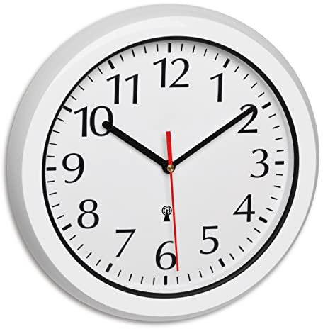 TFA Dostmann Wanduhr außen Outdoor, 60.3542.02, Funk-Wanduhr, wetterbeständig, mit Glasabdeckung, für den Garten, Terrasse, Schwimmbad, Badezimmeruhr, 30,5cm Durchmesser, weiß