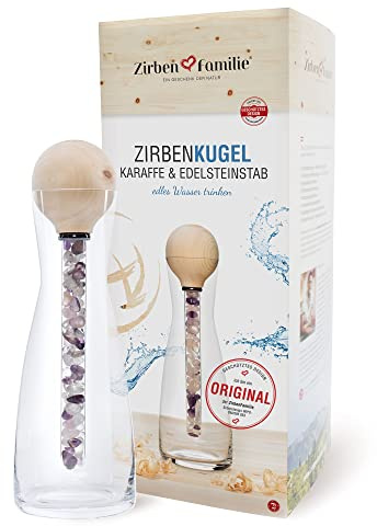 Zirben Familie® das Original ZirbenKugel Edelsteinstab Set Wasserkaraffe | verleiht dem Edelsteinwasser eine besondere Note | 1 Liter Karaffe aus Kristallglas mit Deckel aus ZirbenHolz