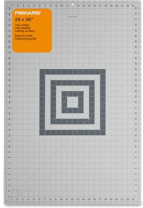 Fiskars Selbstheilende Schneidematte für Quilten, Kunst und Handwerk, 61 x 91,4 cm Raster, Nähmatte, Bastelschneidebrett, Nähzubehör und Quiltwerkzeuge