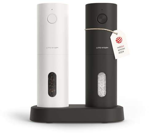 LARS NYSØM Salz und Pfeffermühlen Elektrisch Set I Keramikmahlwerk fein bis grob I USB Wiederaufladbar mit Ladestation I Automatische Salz und Pfefferstreuer I Gewürzmühlen Set (Black/White)