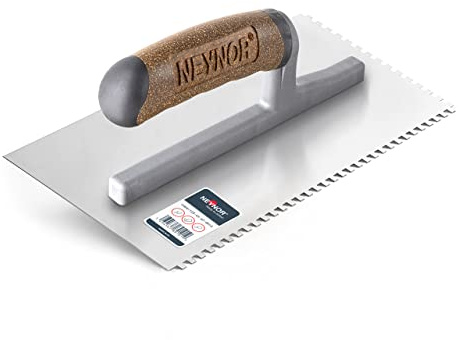 NEYNOR® Zahnkelle 4 mm - Profi Edelstahl Glättekelle - Zahnspachtel zum Verlegen von Fliesen - Ergonomisch Griff - Made in EU - 280 x 130 mm