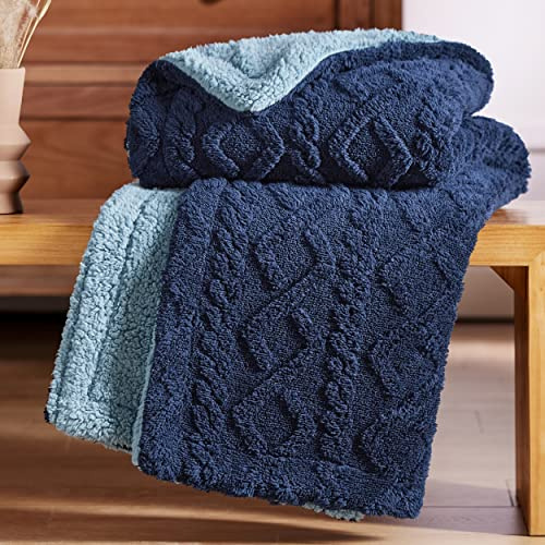 BEDSURE Sherpa Kuscheldecke Strickdecke 150x200 - Warme Wolldecke Blau | Dicke Sofadecke Flauschig, Geschenke für Frauen, Wohndecke Doppelgesicht Extra Weich, Winterdecke für Couch & Wohnzimmer