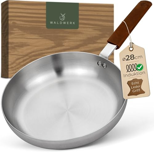 WALDWERK Edelstahlpfanne 28 cm - Induktionsgeeignet und Ofenfest - Pfanne aus Edelstahl mit Lederüberzug - Edelstahlpfanne unbeschichtet - Pfanne aus Edelstahl ohne Beschichtung